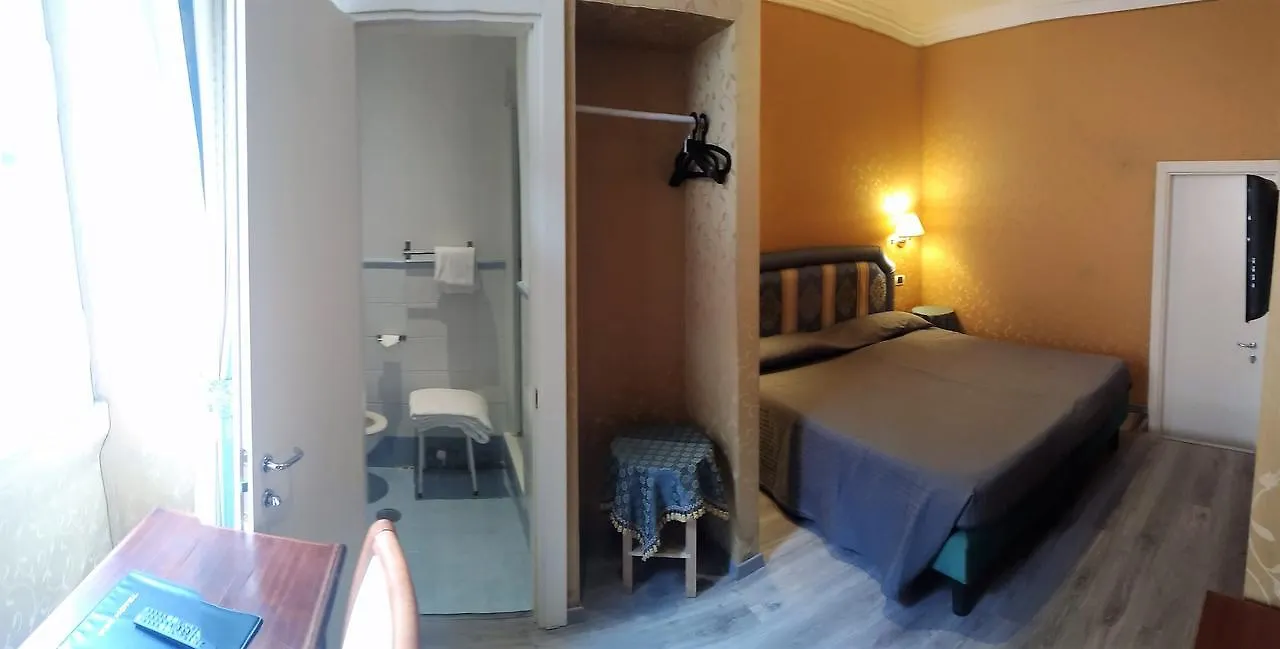 939 Hotel Řím 3*,
